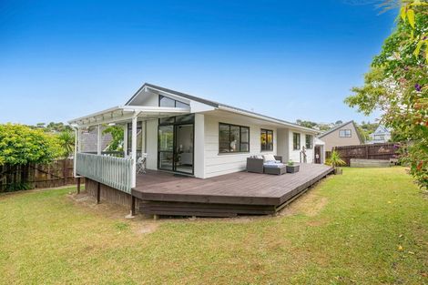 Photo of property in 2/15 Tetrarch Place, Totara Vale, Auckland, 0629