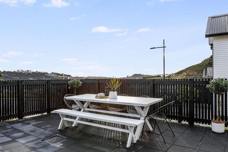 Photo of property in 33 Oakum Road, Whitby, Porirua, 5024