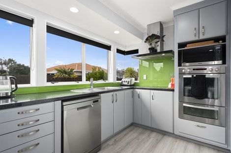 Photo of property in 22 The Green, Mount Maunganui, 3116