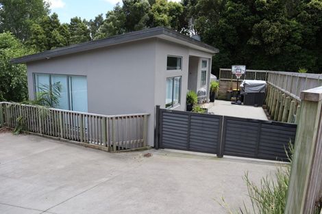 Photo of property in 73 Warman Road, Okura, Auckland, 0792