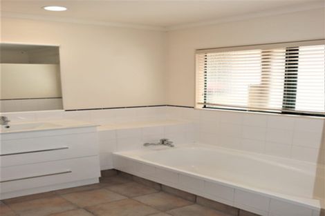 Photo of property in 4 Molyneux Place, Welcome Bay, Tauranga, 3112