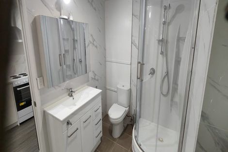 Photo of property in 2/68 Totaravale Drive, Totara Vale, Auckland, 0629