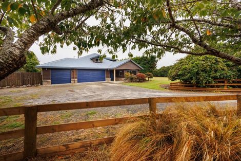 Photo of property in 46 Turitea Road, Fitzherbert, Palmerston North, 4472