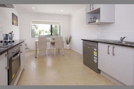 Photo of property in 10/2 Swan Hill Drive, Glen Eden, Auckland, 0602