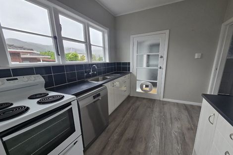 Photo of property in 10 Purser Grove, Fairfield, Lower Hutt, 5011