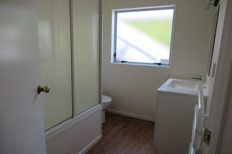Photo of property in 4 Fairbanks Place, Glendene, Auckland, 0602