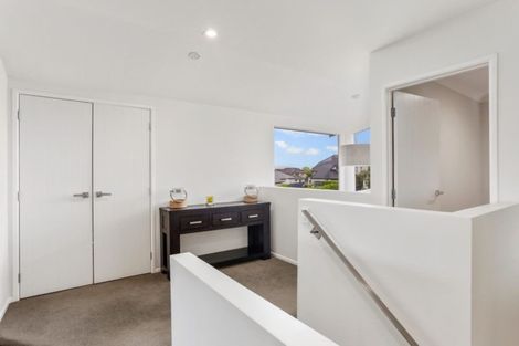 Photo of property in 9 Corsica Way, Karaka, Papakura, 2113