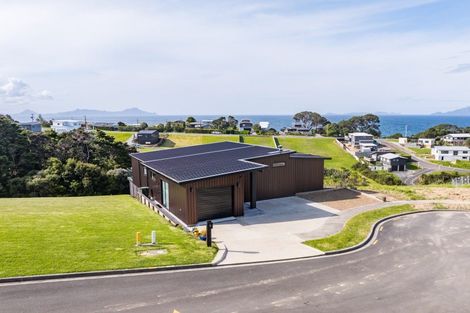 Photo of property in 13 Starlight Place, Langs Beach, 0582