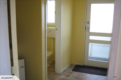 Photo of property in 8a Longcroft Terrace, Newlands, Wellington, 6037