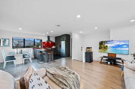 Photo of property in 15 Zefiro Drive, Massey, Auckland, 0614