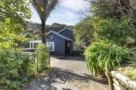 Photo of property in 98 Seaview Road, Piha, New Lynn, 0772