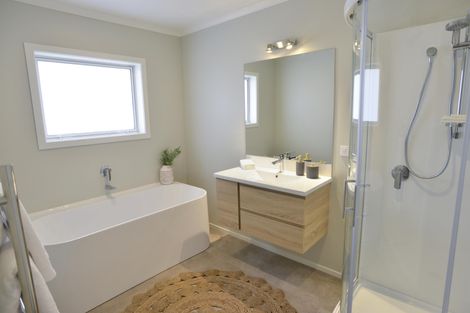 Photo of property in 60 Feist Street, Carterton, 5713