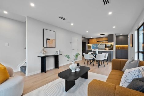 Photo of property in 2/32 Beulah Avenue, Rothesay Bay, Auckland, 0630