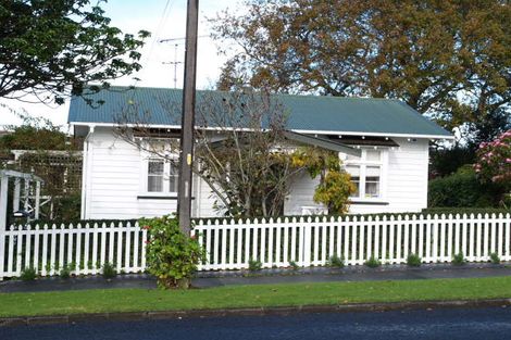 Photo of property in 2/87 Selwyn Road, Cockle Bay, Auckland, 2014