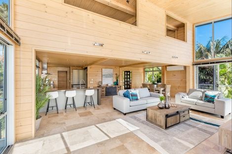 Photo of property in 42 Pohutukawa Avenue, Red Beach, 0932