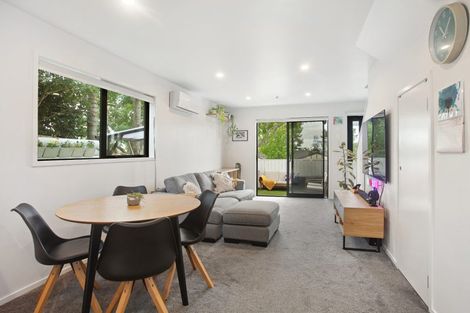 Photo of property in 6/2 Jadewynn Drive, Massey, Auckland, 0614