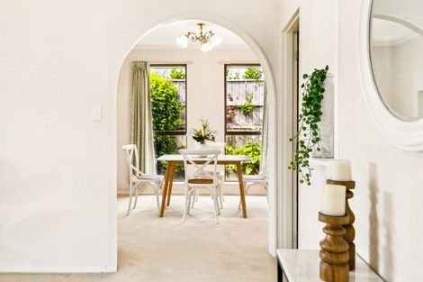 Photo of property in 8a Beauchamp Street, Karori, Wellington, 6012