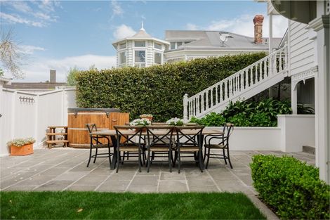 Photo of property in 31 Richmond Avenue, Northcote Point, Auckland, 0627