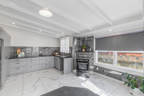 Photo of property in 27 Weraroa Road, Levin, 5510