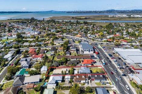 Photo of property in 218 Edmonton Road, Te Atatu South, Auckland, 0610
