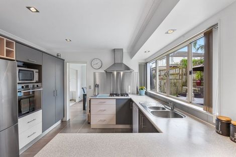 Photo of property in 16 Fernloche Place, Flat Bush, Auckland, 2016