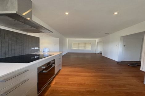 Photo of property in 7 Springbank Lane, Te Atatu Peninsula, Auckland, 0610
