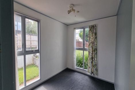 Photo of property in 28 Ellesmere Crescent, Pakuranga Heights, Auckland, 2010