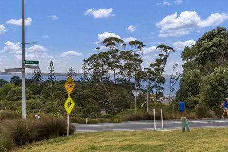 Photo of property in 1088 Beach Road, Torbay, Auckland, 0630