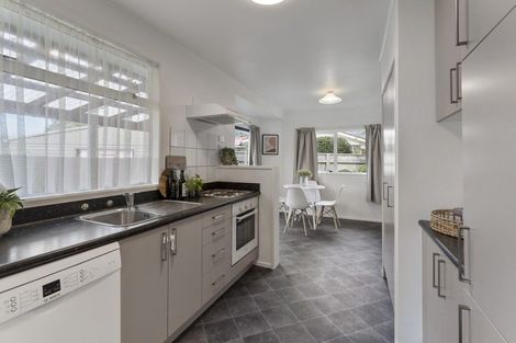 Photo of property in 27 Winton Street, Paraparaumu Beach, Paraparaumu, 5032