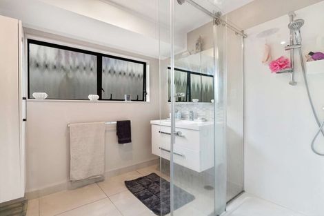 Photo of property in 42 Bodi Place, Te Atatu South, Auckland, 0610