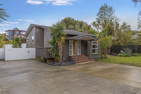 Photo of property in 31 Oteha Valley Road, Northcross, Auckland, 0632