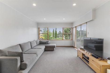 Photo of property in 16 Juniper Road, Sunnynook, Auckland, 0620
