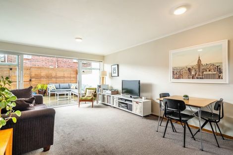 Photo of property in 3/72 Sylvan Avenue, Northcote, Auckland, 0627