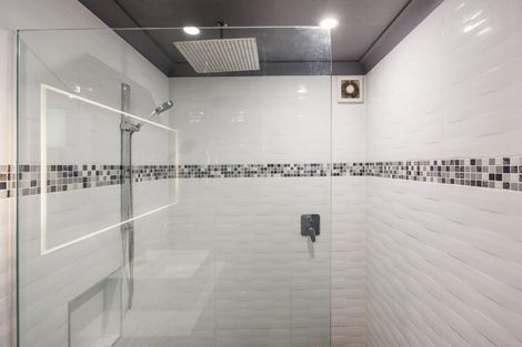 Photo of property in 9 Forbes Place, Kelvin Grove, Palmerston North, 4414