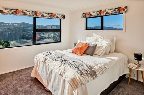 Photo of property in 4 Caughley Grove, Karori, Wellington, 6012