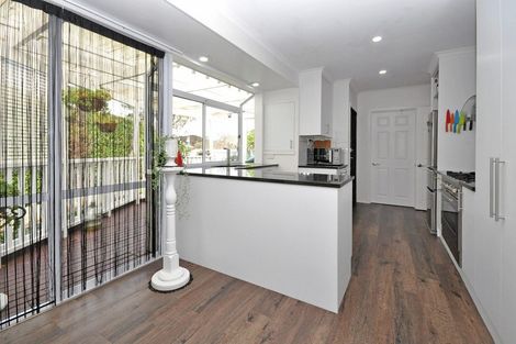 Photo of property in 27 Clinton Avenue, Te Atatu Peninsula, Auckland, 0610