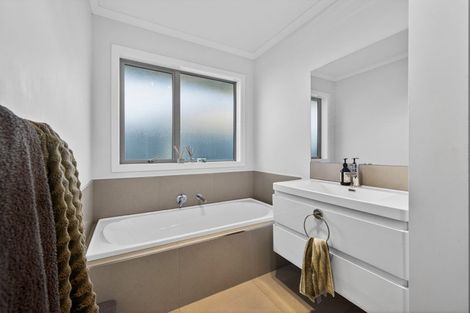 Photo of property in 132 Te Manatu Drive, Huntington, Hamilton, 3210