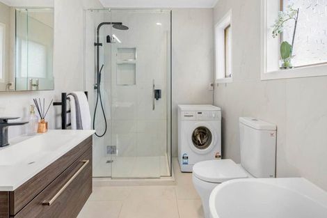 Photo of property in 611b Glenfield Road, Totara Vale, Auckland, 0629