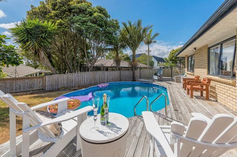 Photo of property in 12 Reybert Place, Massey, Auckland, 0614