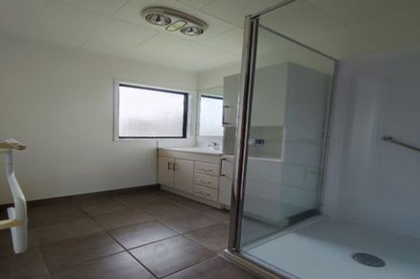 Photo of property in 47 Meadowood Drive, Unsworth Heights, Auckland, 0632