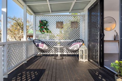 Photo of property in 2 Graham Avenue, Te Atatu Peninsula, Auckland, 0610