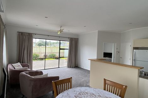 Photo of property in 9-13/11 Fields Parade, Oteha, Auckland, 0632