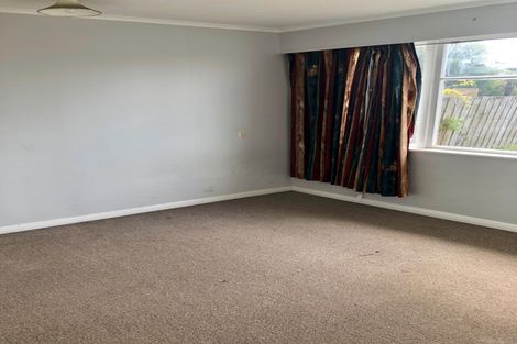 Photo of property in 17 Eastglen Road, Glen Eden, Auckland, 0602