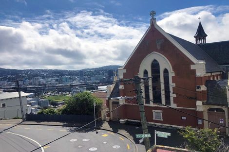 Photo of property in 2f7 Oriental Terrace, Mount Victoria, Wellington, 6011