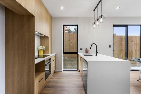 Photo of property in 121e Reeves Road, Pakuranga Heights, Auckland, 2010