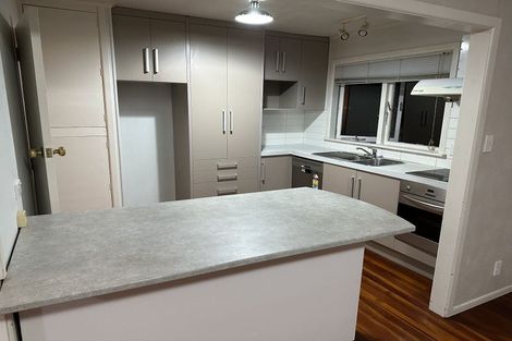 Photo of property in 12 School Road, Te Atatu South, Auckland, 0610