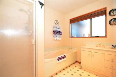 Photo of property in 32 Kintyre Drive, Broomfield, Christchurch, 8042