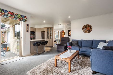 Photo of property in 55 Sovereign Isle Lane, Rototuna, Hamilton, 3210