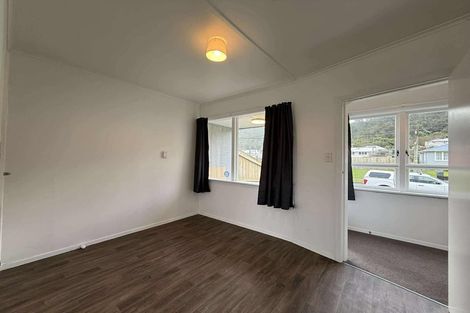 Photo of property in 9 Wainhouse Street, Stokes Valley, Lower Hutt, 5019