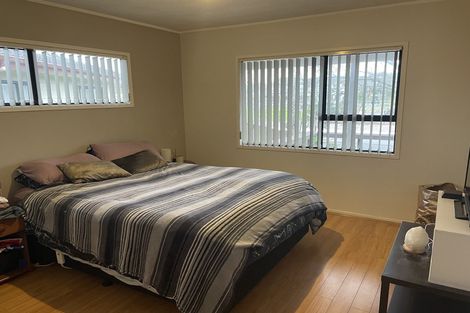 Photo of property in 1/1 Barbados Drive, Unsworth Heights, Auckland, 0632